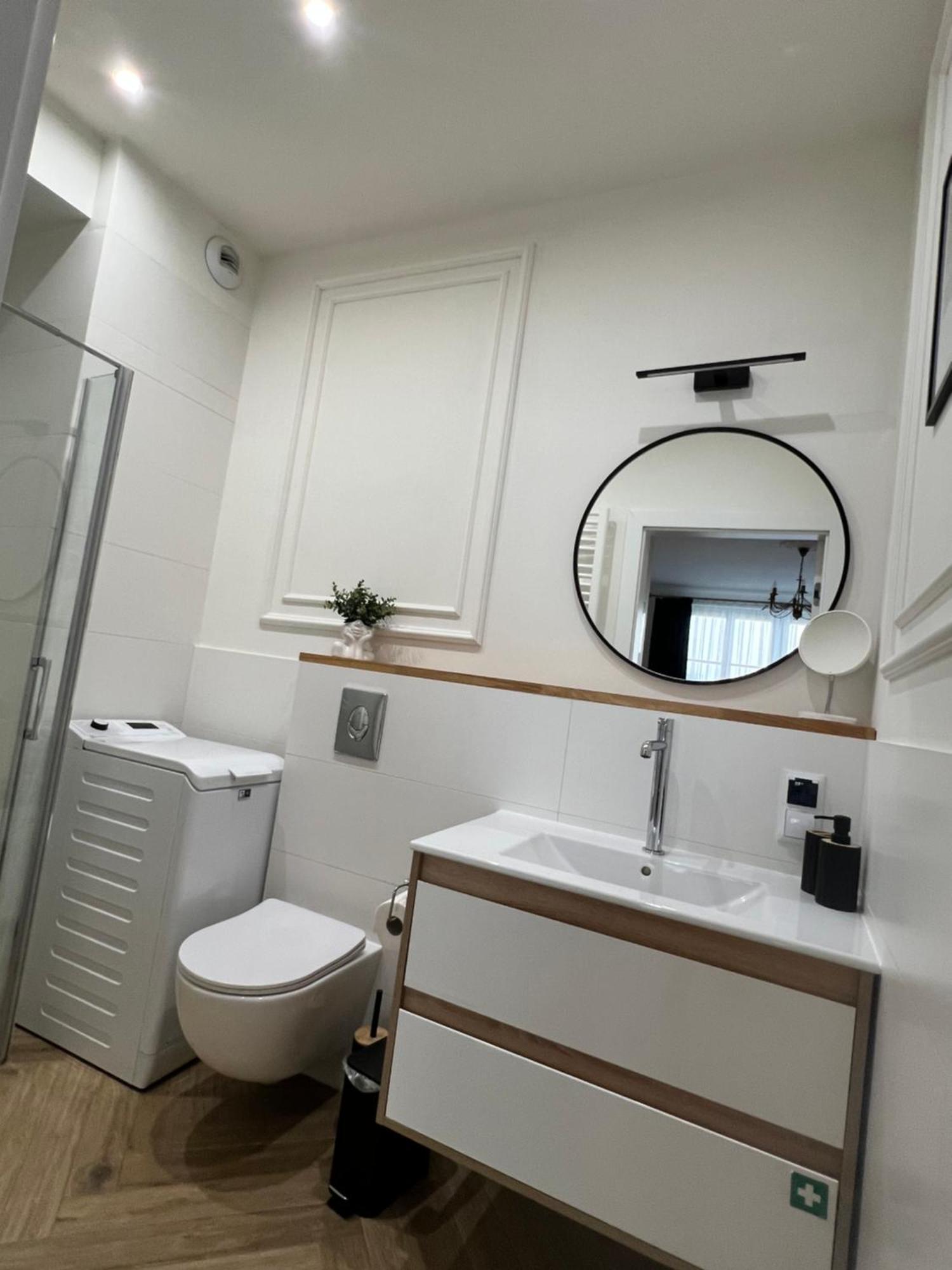 Atrium - Old Town Luxury Apartments - By Upstairs Krakow Ngoại thất bức ảnh