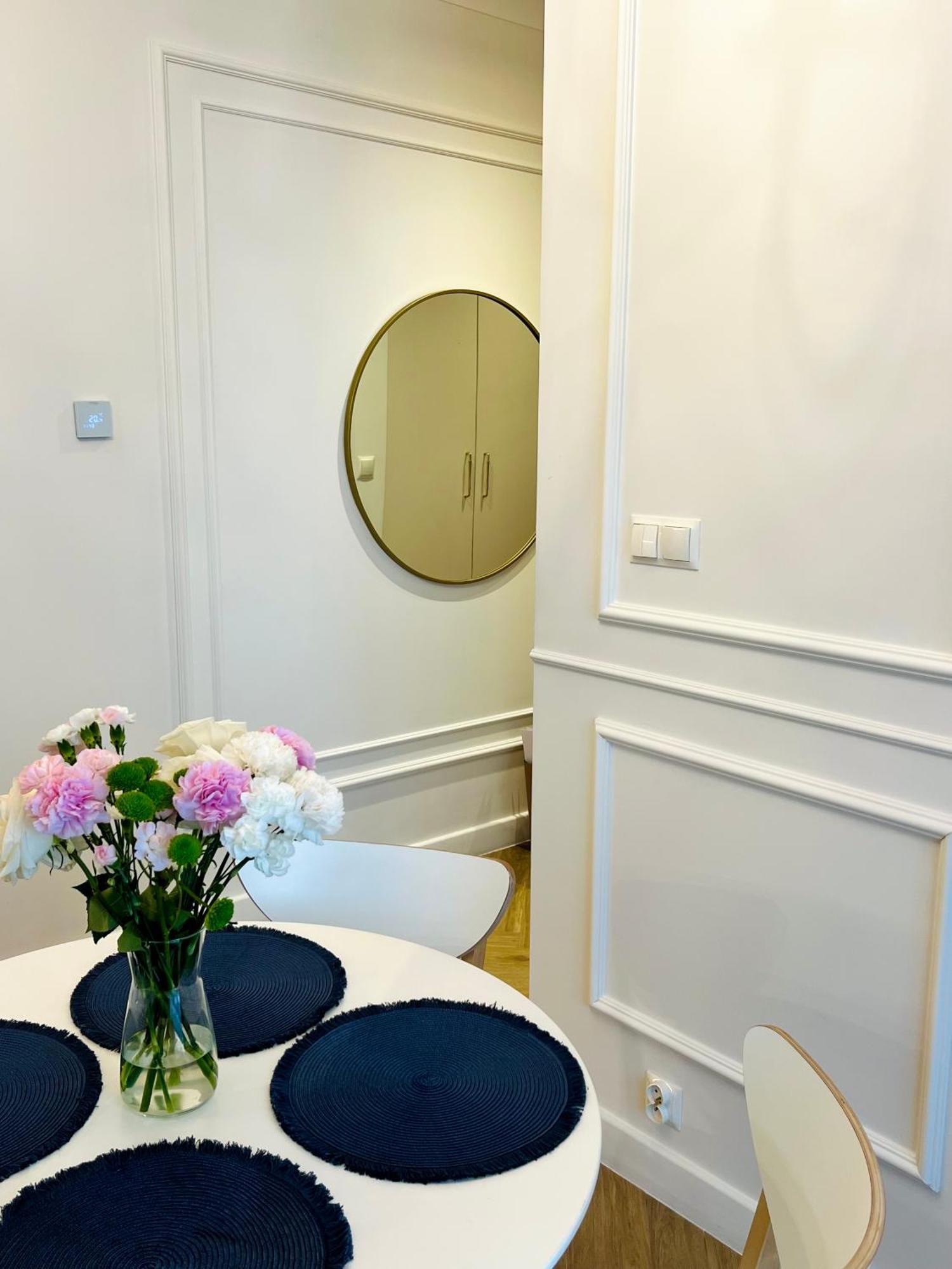 Atrium - Old Town Luxury Apartments - By Upstairs Krakow Ngoại thất bức ảnh