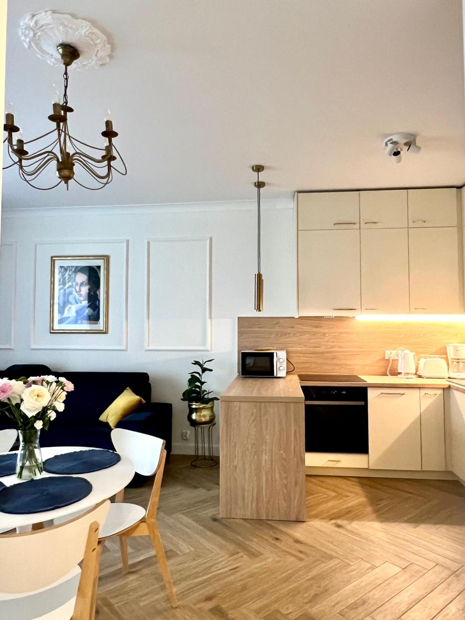Atrium - Old Town Luxury Apartments - By Upstairs Krakow Ngoại thất bức ảnh
