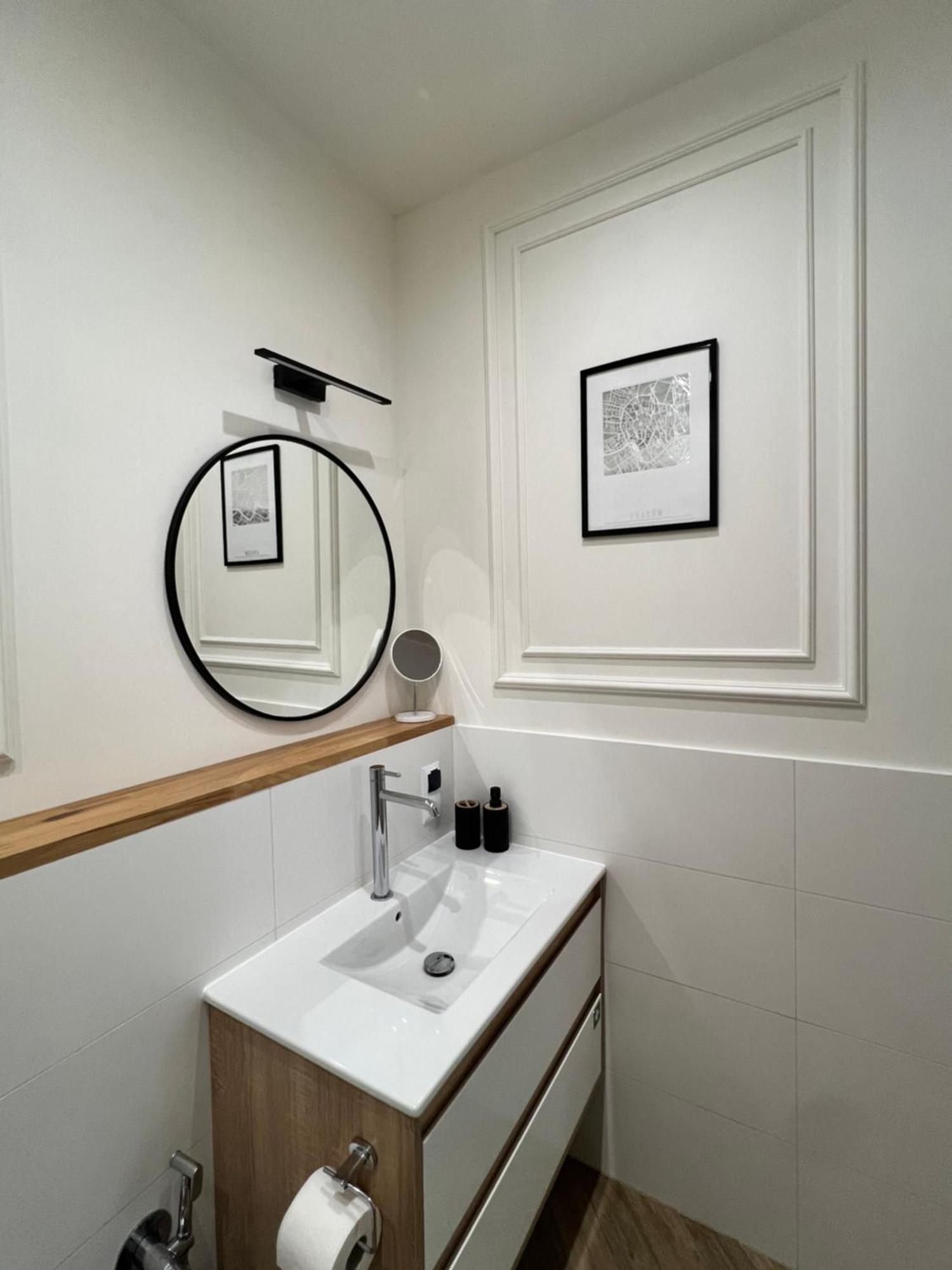 Atrium - Old Town Luxury Apartments - By Upstairs Krakow Ngoại thất bức ảnh